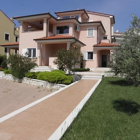 In With Terrace, Air Conditioning, Wifi, Washing Machine 3352-28 Premantura