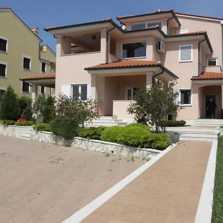 Apartment In With Terrace, Air Conditioning, Wifi, Washing Machine 3352-28