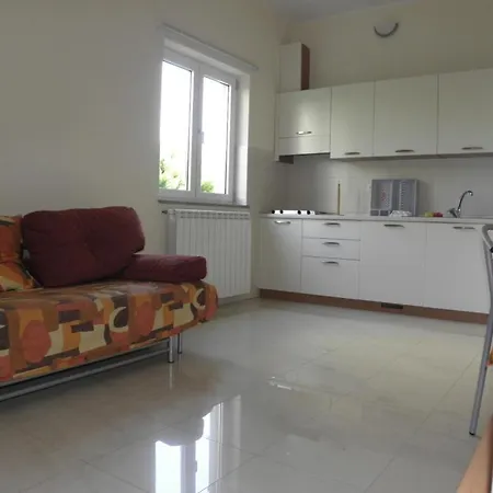 Apartment In With Terrace, Air Conditioning, Wifi, Washing Machine 3352-28 Premantura